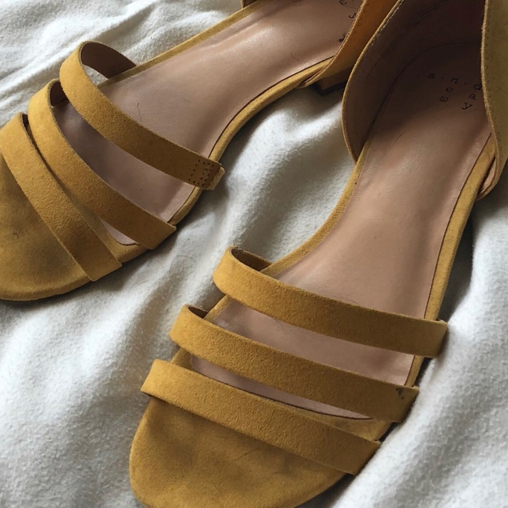 Yellow suede heels! Very Marais